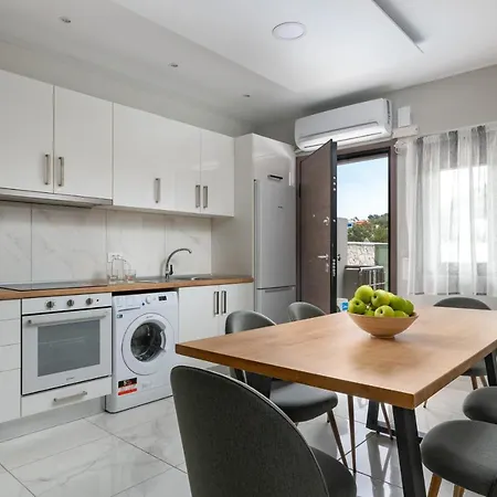 Divina Apartment *