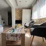 Divina * Kremastí