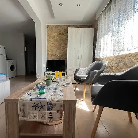 Divina * Kremastí